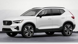 2023 Volvo XC40 B5 Plus Dark Theme