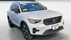 2023 Volvo XC40 B5 Plus Dark Theme