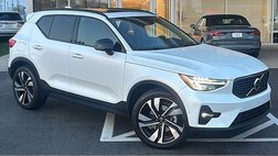 2023 Volvo XC40 B5 Plus Dark Theme