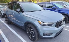 2022 Volvo XC40 T4 R-Design