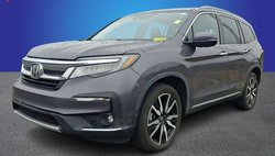 2019 Honda Pilot Touring w/Rear Captain's Chairs