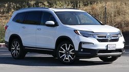 2022 Honda Pilot Touring w/Rear Captain's Chairs