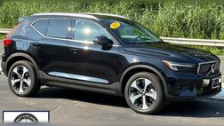 2025 Volvo XC40 B5 Plus Bright Theme