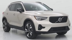 2023 Volvo XC40 B5 Ultimate Dark Theme