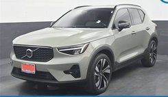 2023 Volvo XC40 B5 Ultimate Dark Theme
