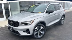 2025 Volvo XC40 B5 Plus Dark Theme