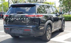 2022 Nissan Pathfinder SV