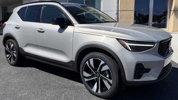 2024 Volvo XC40 B5 Plus Dark Theme