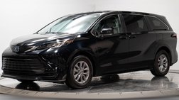 2022 Toyota Sienna LE 8-Passenger