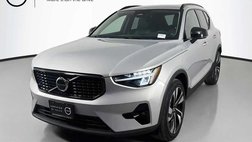 2023 Volvo XC40 B5 Plus Dark Theme