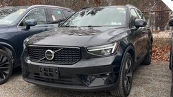 2025 Volvo XC40 B5 Plus Dark Theme