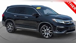 2019 Honda Pilot Touring w/Rear Captain's Chairs