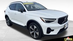 2023 Volvo XC40 B5 Ultimate Dark Theme