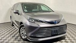 2022 Toyota Sienna LE 8-Passenger