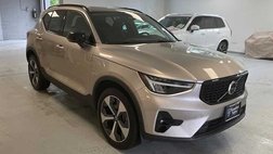 2023 Volvo XC40 B5 Plus Dark Theme