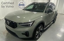 2025 Volvo XC40 B5 Ultra Dark Theme