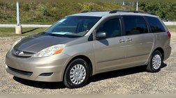 2010 Toyota Sienna XLE Minivan 4D