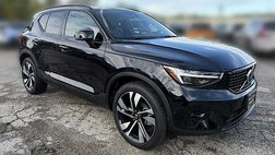 2025 Volvo XC40 B5 Ultra Dark Theme