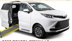 2022 Toyota Sienna LE 8-Passenger