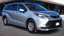 2025 Toyota Sienna LE 8-Passenger