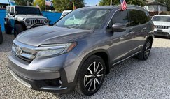 2020 Honda Pilot Touring w/Rear Captain's Chairs