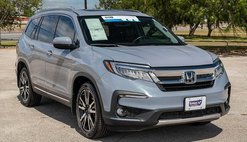 2022 Honda Pilot Touring w/Rear Captain's Chairs