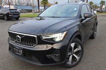 2023 Volvo XC40 B5 Plus Bright Theme