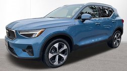2025 Volvo XC40 B5 Plus Bright Theme