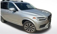 2022 Volvo XC90 T6 Momentum 6-Passenger