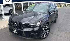 2025 Volvo XC40 B5 Plus Dark Theme