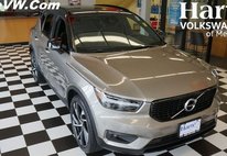 2022 Volvo XC40 T5 R-Design