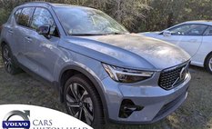 2023 Volvo XC40 B5 Ultimate Dark Theme