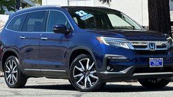 2022 Honda Pilot Touring w/Rear Captain's Chairs
