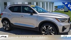 2023 Volvo XC40 B5 Plus Dark Theme