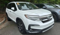 2021 Honda Pilot Touring w/Rear Captain's Chairs