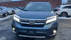 2021 Honda Pilot Touring w/Rear Captain's Chairs