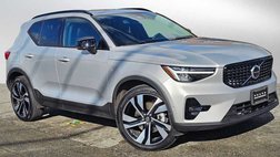 2025 Volvo XC40 B5 Plus Dark Theme