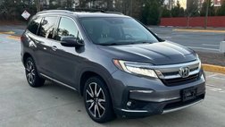 2020 Honda Pilot Touring w/Rear Captain's Chairs