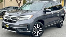 2019 Honda Pilot Touring w/Rear Captain's Chairs