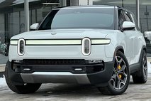 2023 Rivian R1S Adventure