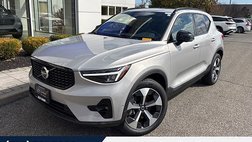 2025 Volvo XC40 B5 Plus Dark Theme