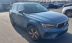 2025 Volvo XC40 B5 Core Bright Theme