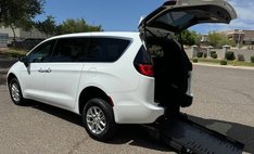 2025 Chrysler Voyager LX
