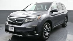 2022 Honda Pilot Touring w/Rear Captain's Chairs