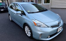 2013 Toyota Prius v Five