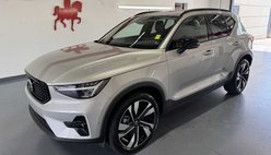 2025 Volvo XC40 B5 Plus Dark Theme