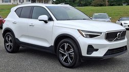 2025 Volvo XC40 B5 Core Bright Theme