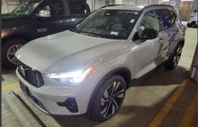 2024 Volvo XC40 B5 Plus Dark Theme