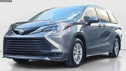 2025 Toyota Sienna LE 8-Passenger
