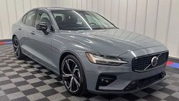 2024 Volvo S60 B5 Plus Dark Theme